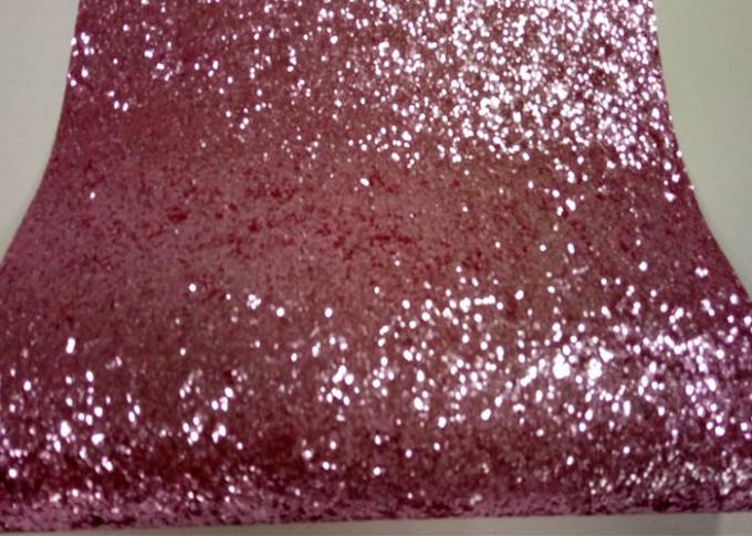 Розовая коренастая ткань стены яркого блеска, не- сплетенные красивые листы ткани яркого блеска